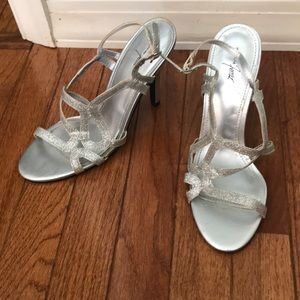 Sliver prom heels